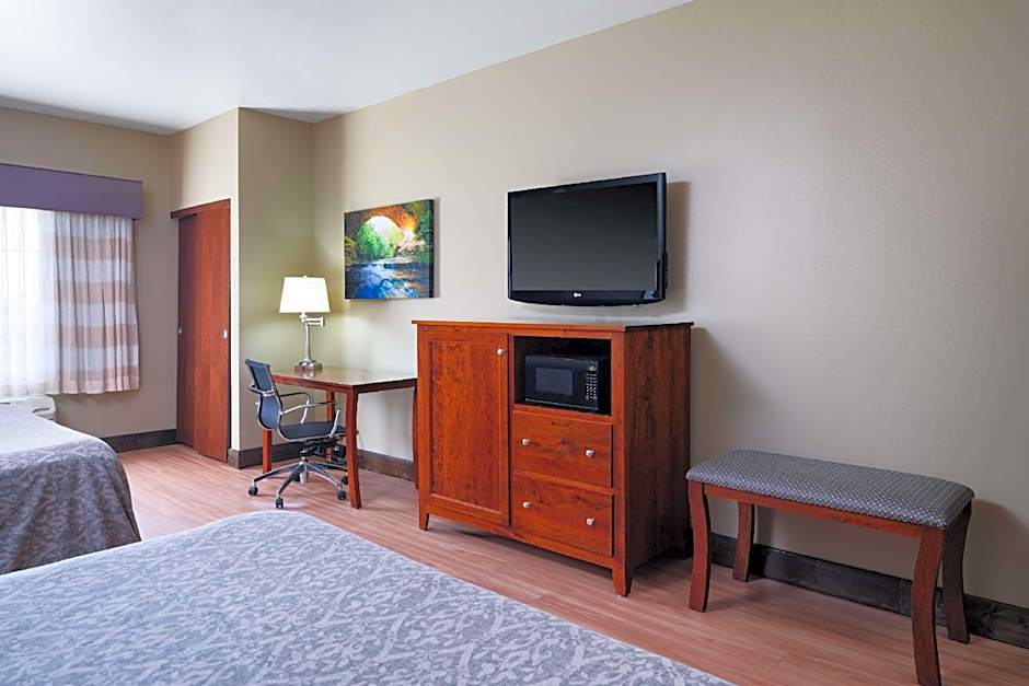 Green Mill Village Hotel & Suites, BW Signature Collection