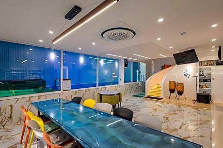 Namhae Boolgeun Noeul Pool Villa