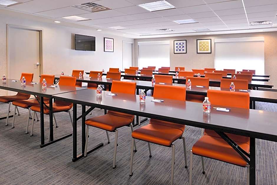 Holiday Inn Express & Suites Selma By IHG