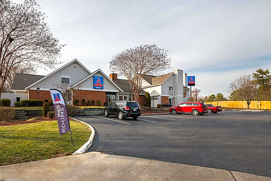 Studio 6-Greensboro, NC