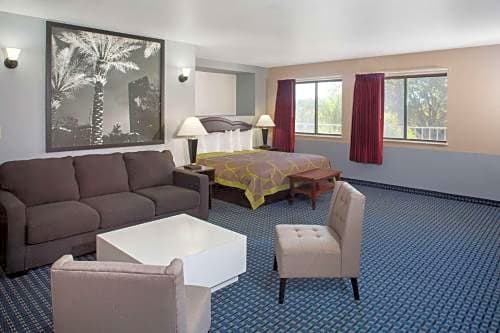 Super 8 by Wyndham Naples