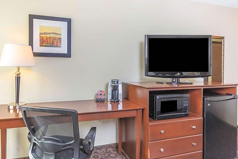 La Quinta Inn & Suites by Wyndham Las Vegas Airport South