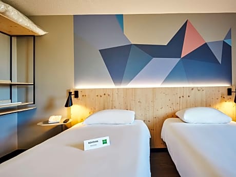 Standard Room with twin beds