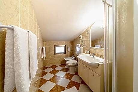 Economy Double or Twin Room