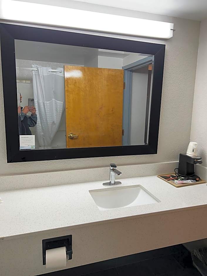 Super 8 by Wyndham Clemmons/Winston-Salem Area