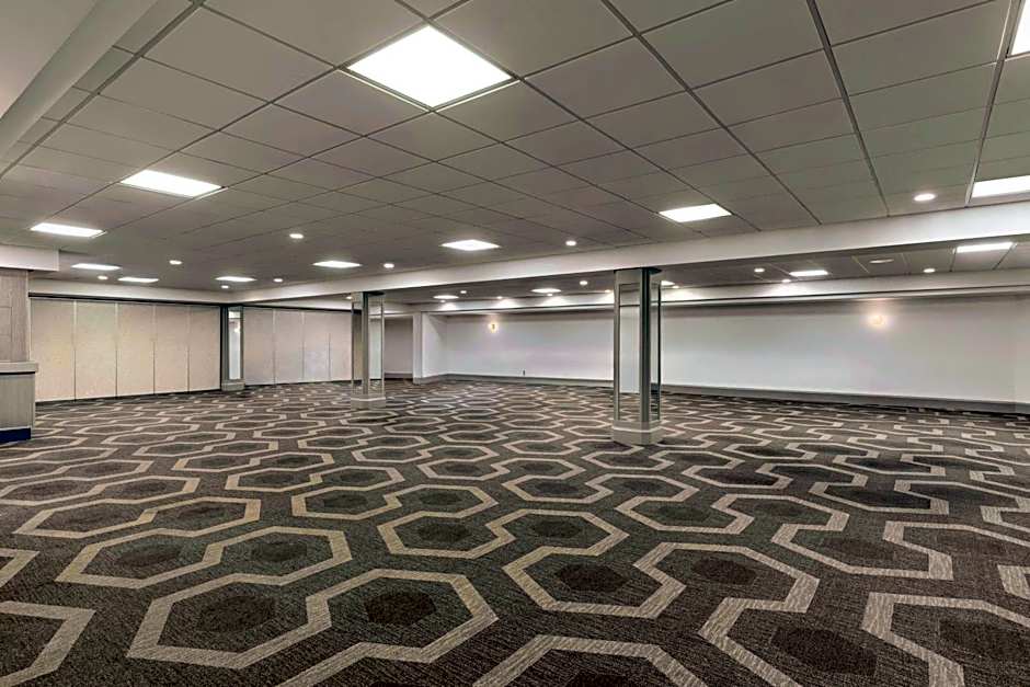 Four Points by Sheraton Milwaukee Airport