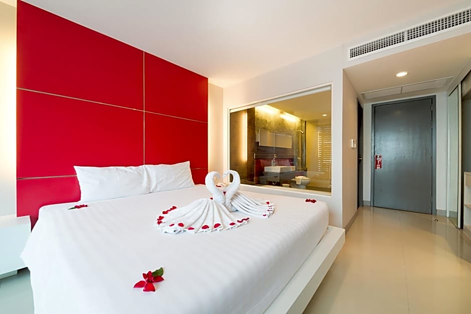 Alfresco Phuket Hotel