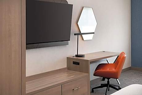 Standard Queen Room with Two Queen Beds and Tub - Mobility/Communications Accessible