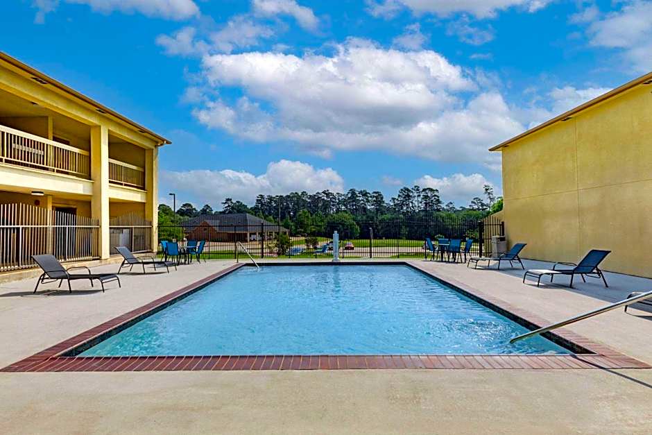 Days Inn & Suites by Wyndham Huntsville