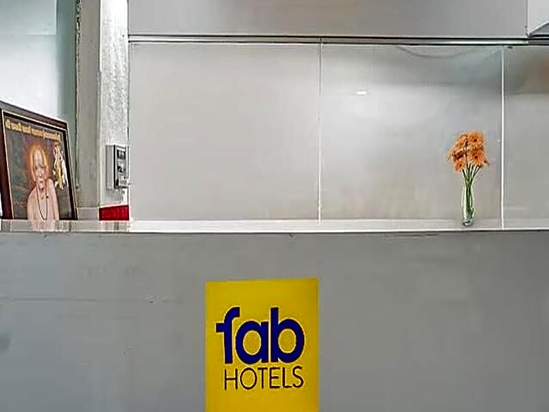 FabHotel Red Velvet Inn & Suites