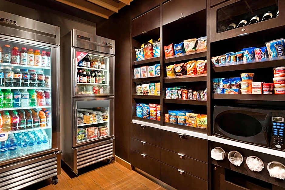 Courtyard by Marriott Bloomington Normal