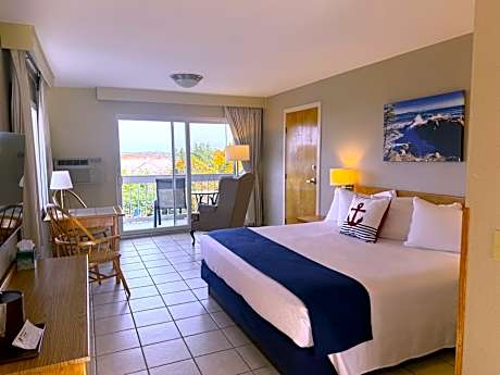 ADA King Room with Ocean View and Balcony, 1 King Bed, Accessible (1st Floor)
