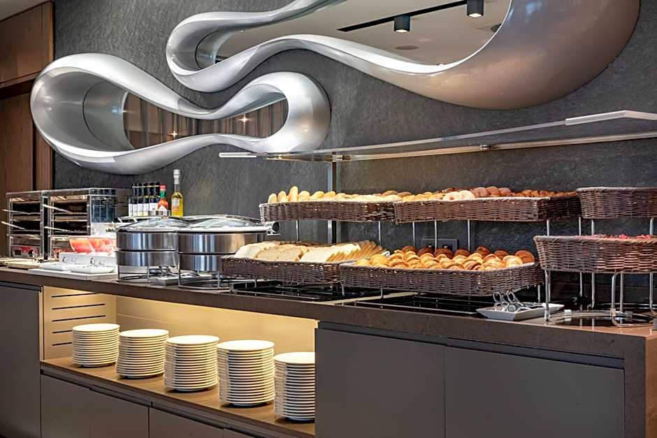 AC Hotel by Marriott Atocha