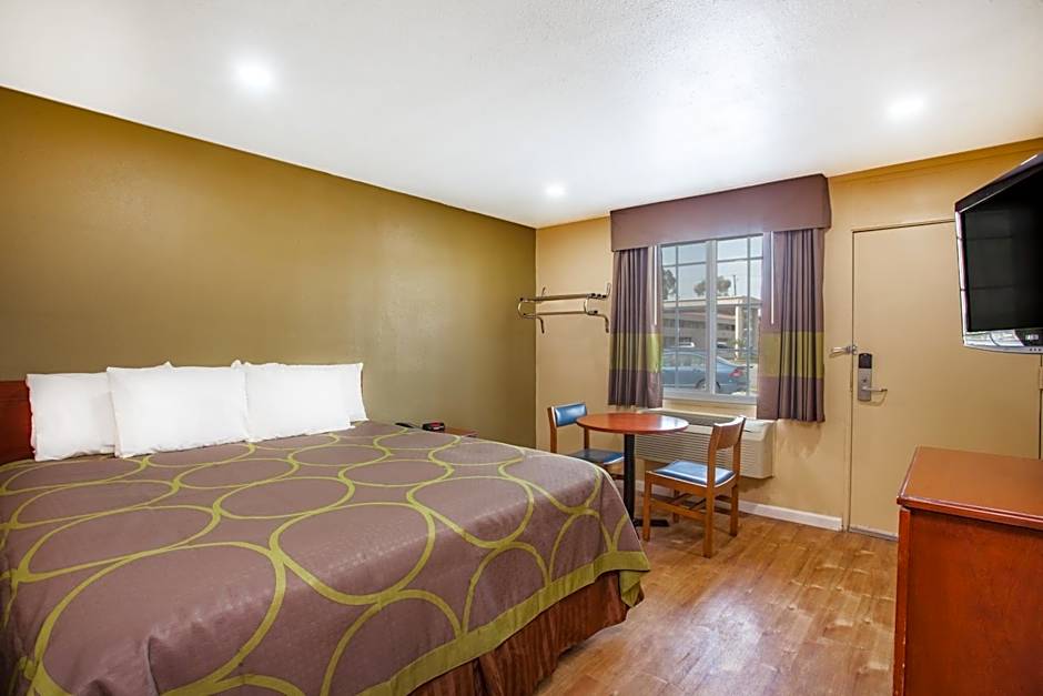 Super 8 by Wyndham Redlands/San Bernardino