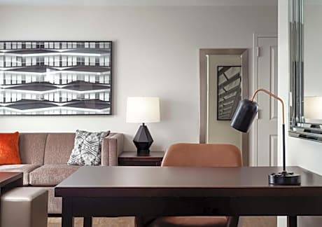 One-Bedroom Queen Suite with Two Queen Beds - Non-Smoking