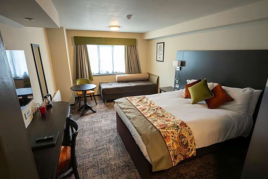 Cat & Lion Country Pub and Hotel