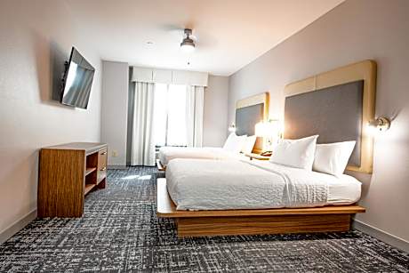 One-Bedroom Queen Suite with Two Queen Beds - Non-Smoking