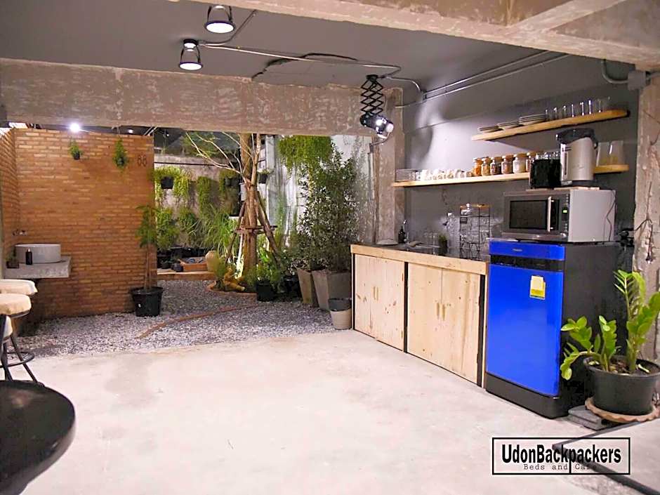 UdonBackpackers Beds and cafe