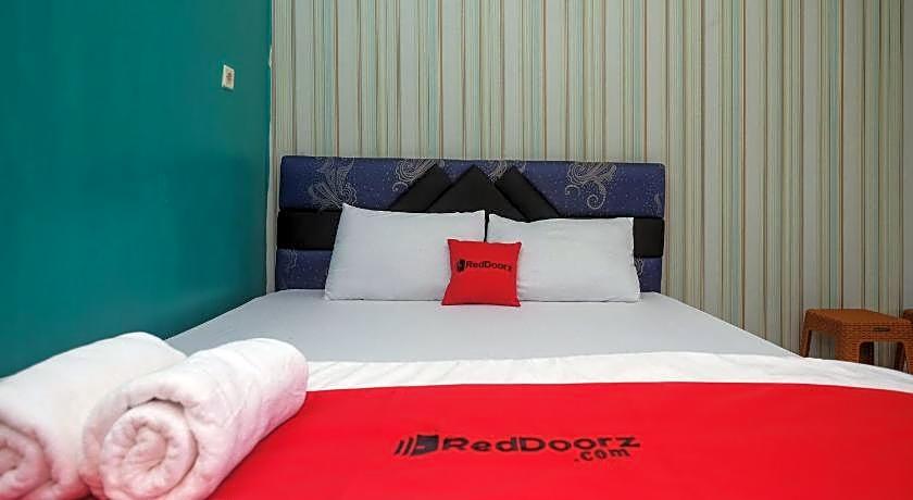 RedDoorz Syariah near Gardu Pandang Dieng