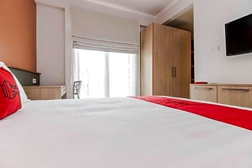 RedDoorz Syariah Plus @ Jatibening