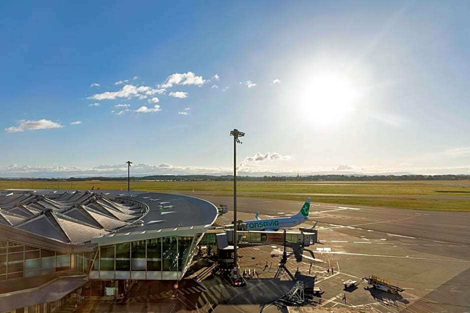Moxy Lyon Airport