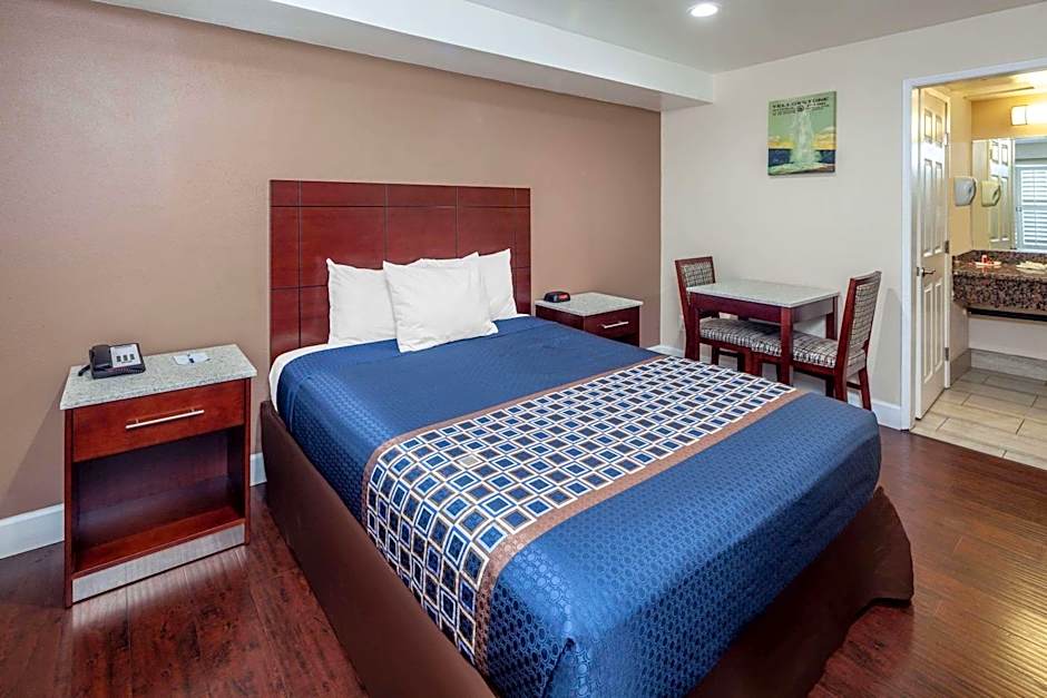 Travelodge by Wyndham Harbor City