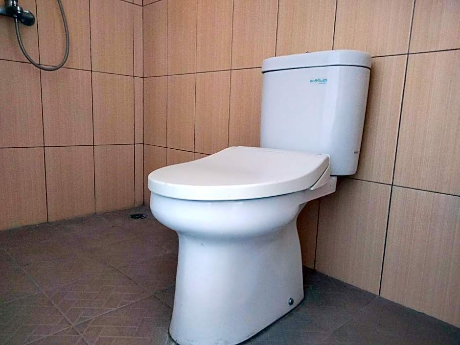 RedDoorz near Exit Tol Krapyak Semarang 3