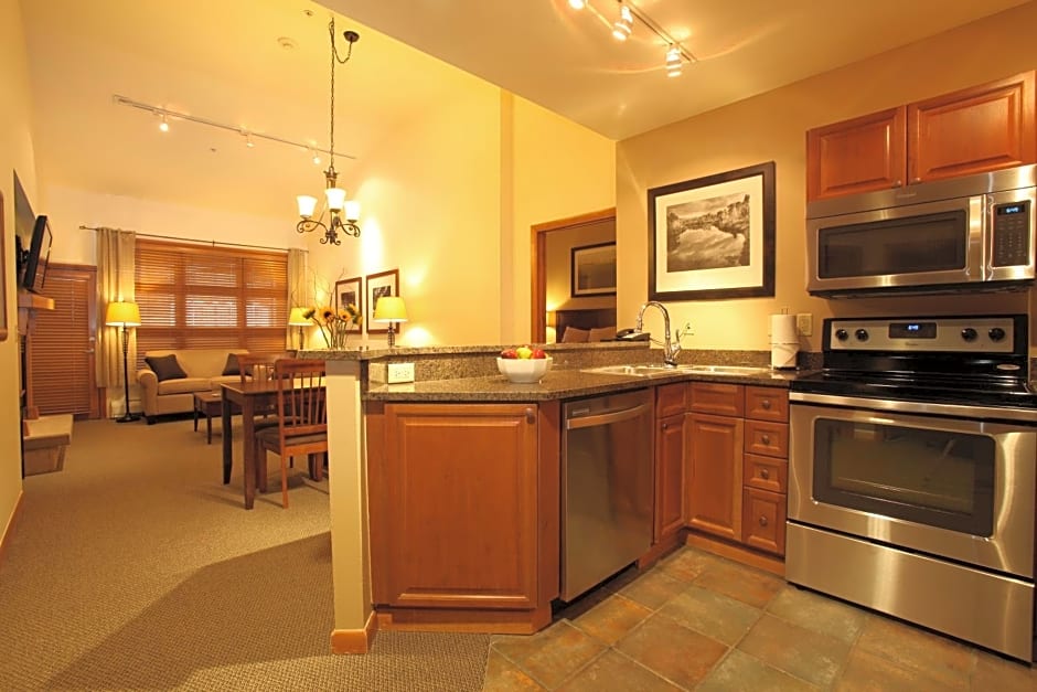 Zephyr Mountain Lodge