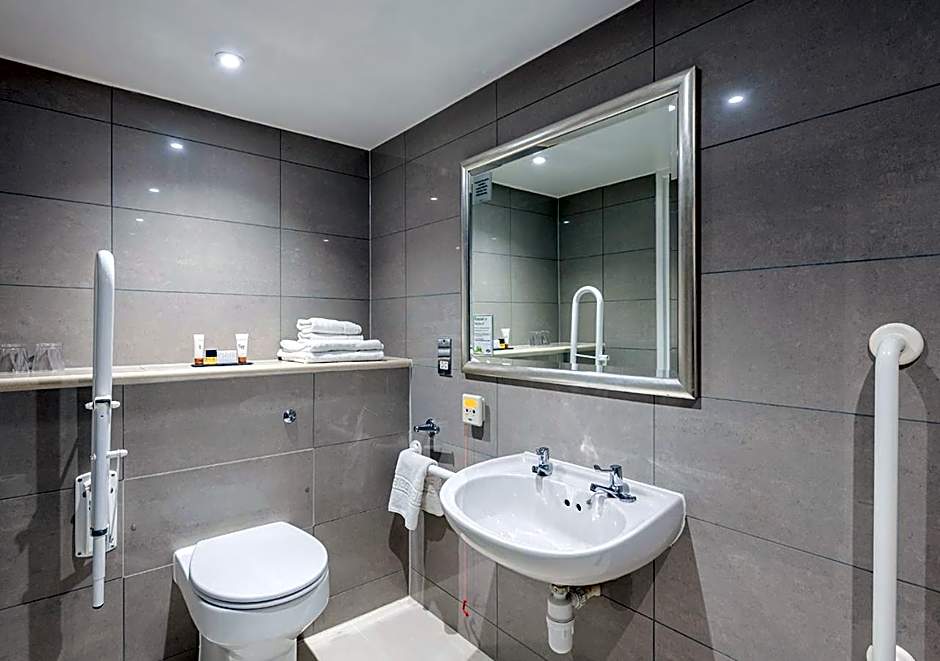 Hogs Back Hotel & Spa