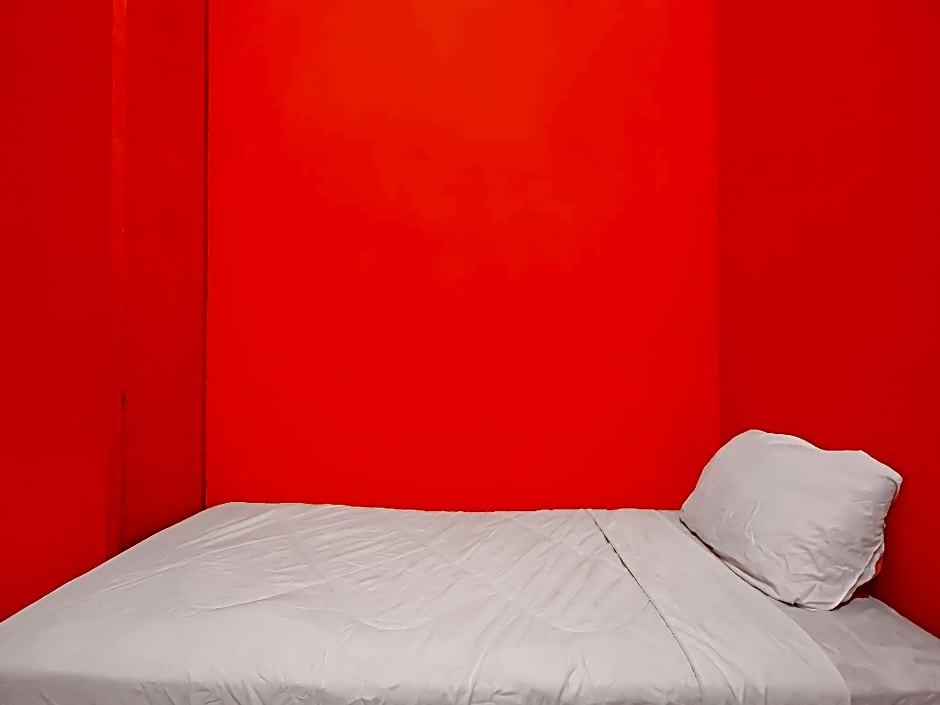 SPOT ON 92569 Anto Homestay SyariahNearPelabuhan Feri Harbor Bay