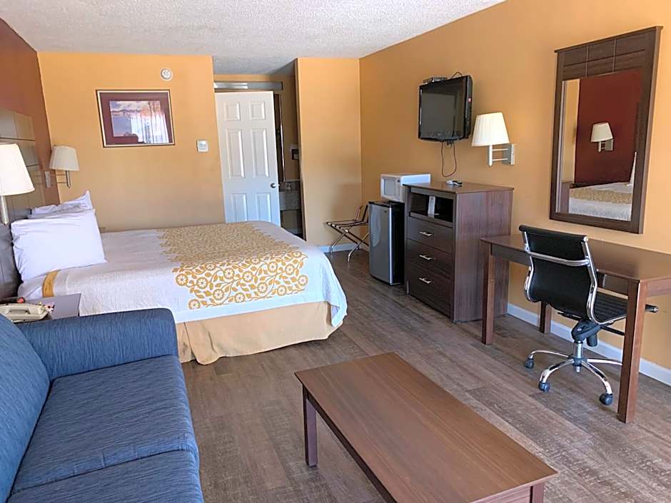 Days Inn by Wyndham Clinton