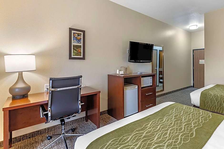 Comfort Inn & Suites Greenville I-70