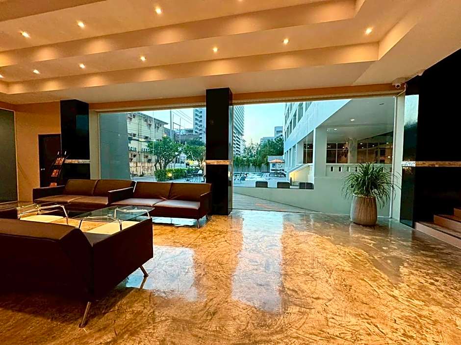 Crown Pattaya Beach Hotel