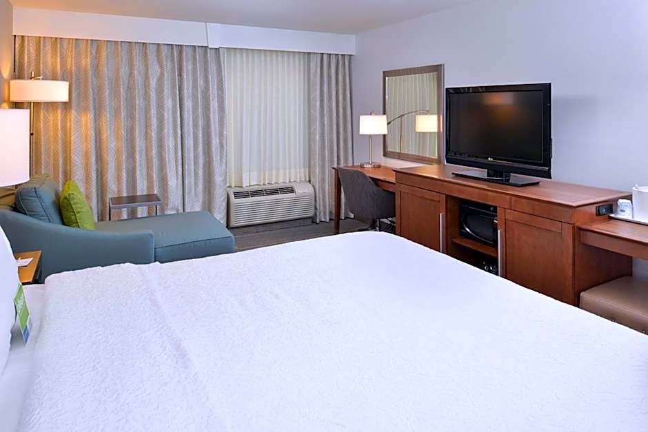 Hampton Inn & Suites By Hilton Calgary University Northwest