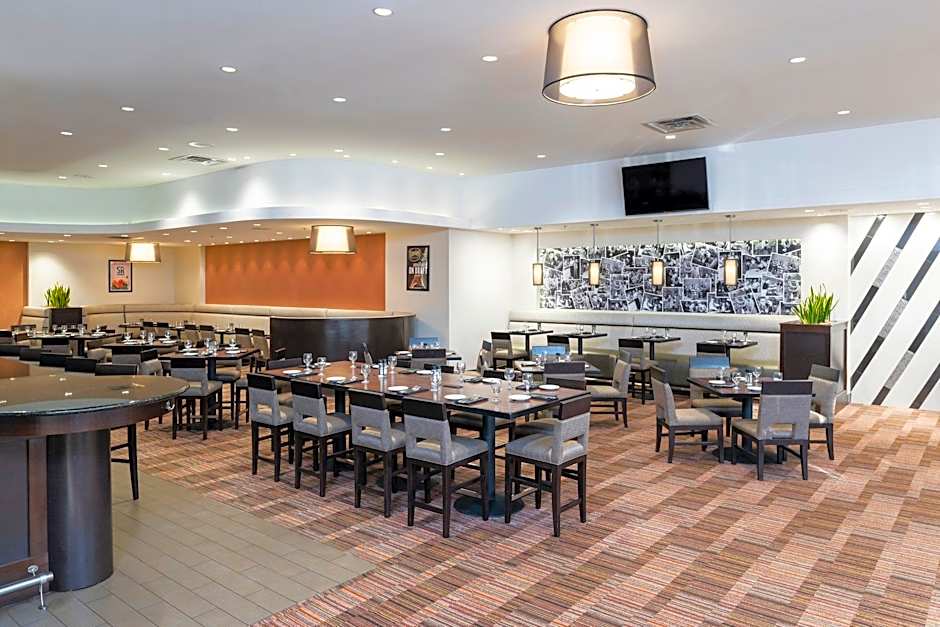 DOUBLETREE BY HILTON HOTEL GRAND RAPIDS AIRPORT