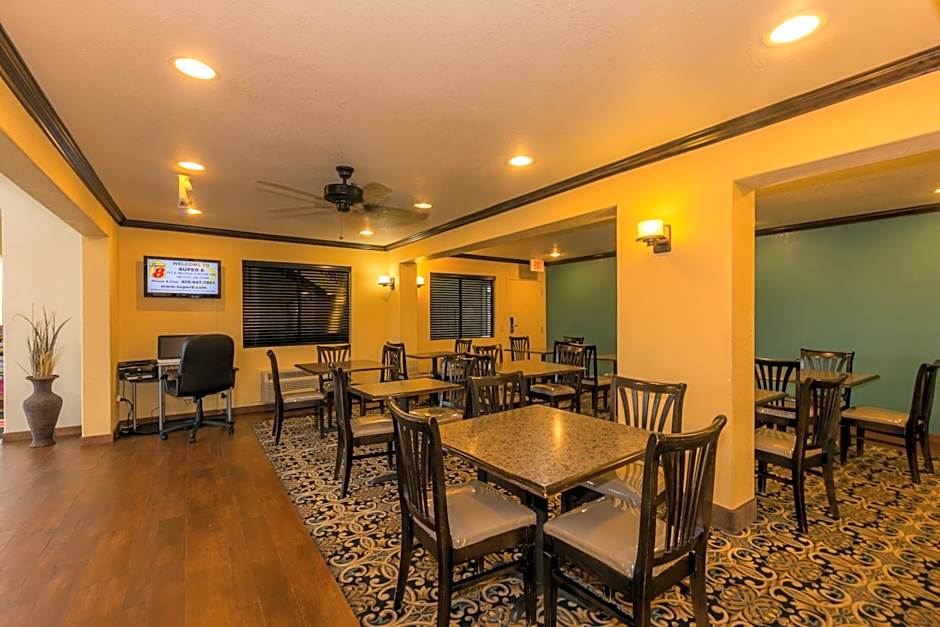 Super 8 by Wyndham Oklahoma Airport Fairgrounds West