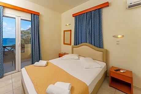 Triple Room with Sea View