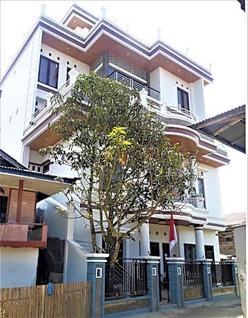 Toraja Lodge Guest House