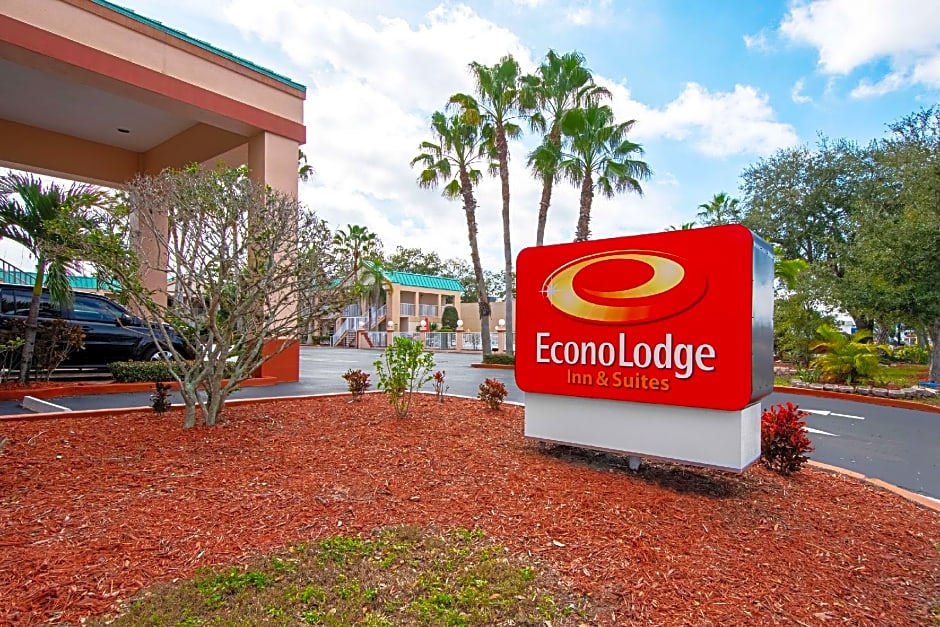 Econo Lodge Inn & Suites