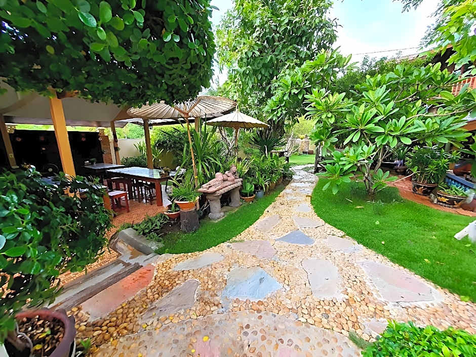 Baan Saranrom