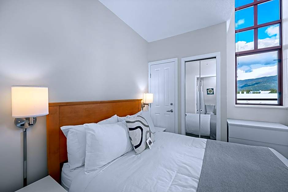 Alpenglow Lodge Junior Penthouse by MVA