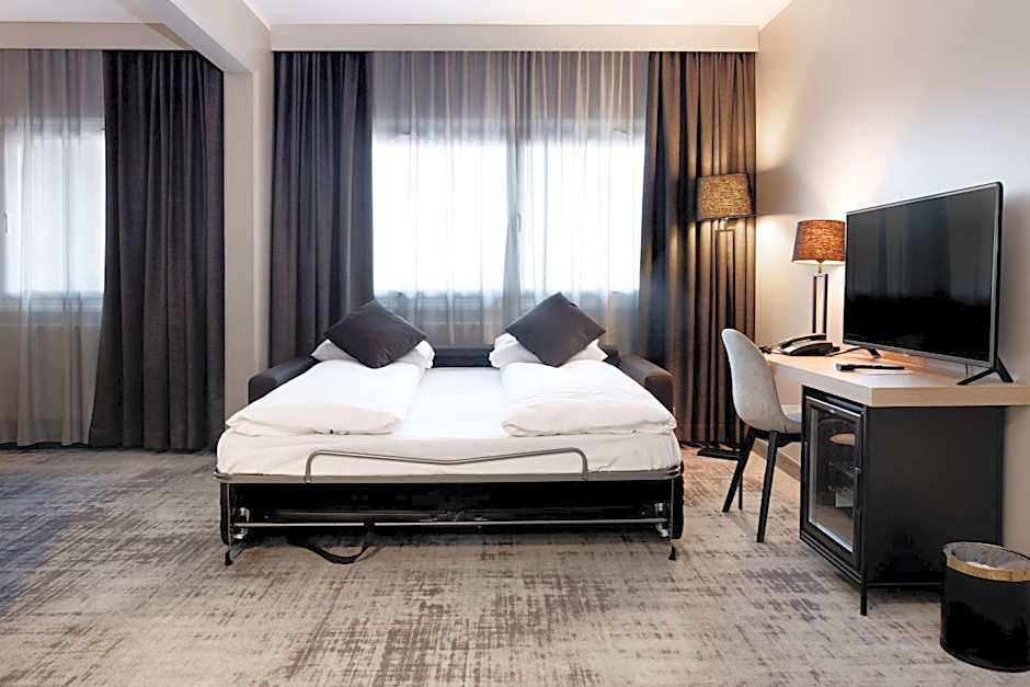 Park Inn by Radisson Oslo Airport Hotel West