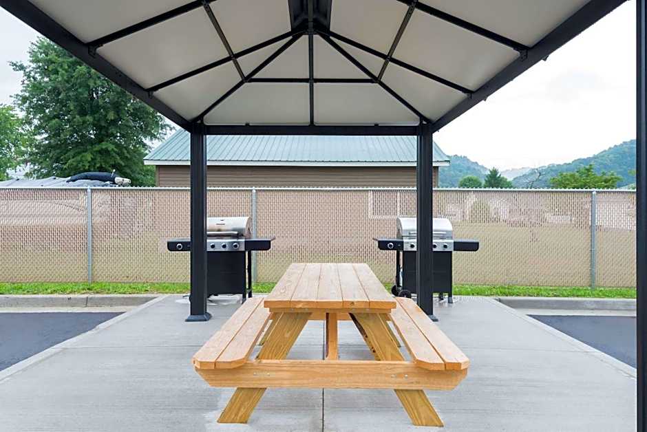 Microtel Inn & Suites by Wyndham New Martinsville