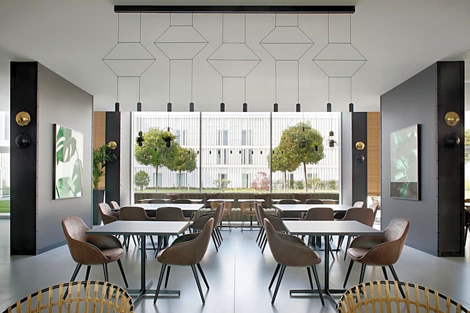 J Hotel