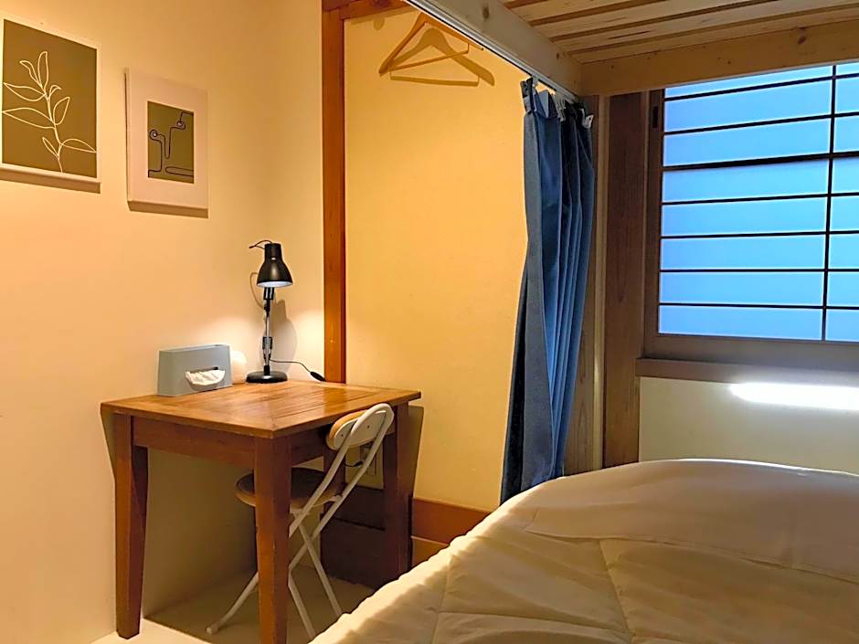 DJANGO Hostel & Lounge