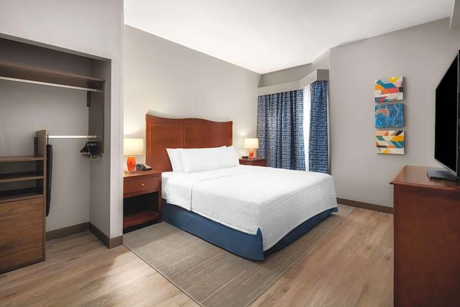 Hampton Inn By Hilton And Suites El Paso-Airport