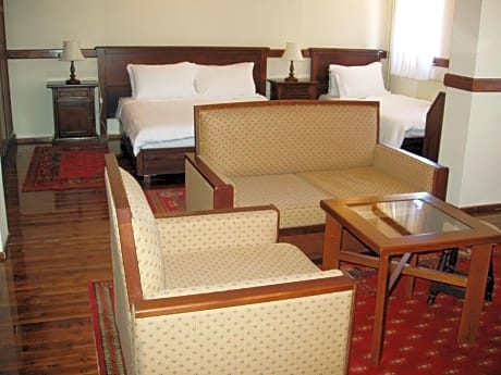 Suite with Lake View (3 Adults)