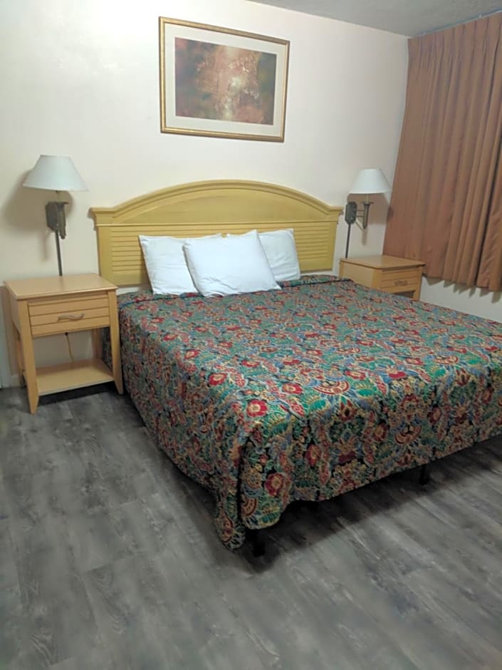 Travelers Inn - Clearwater