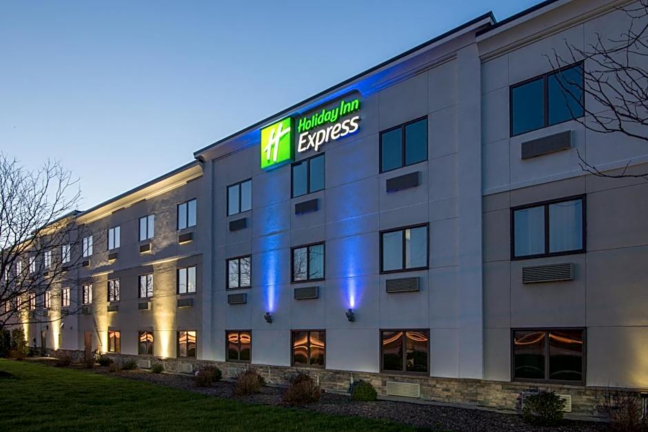 Holiday Inn Express Brookpark-Cleveland Airport Hotel By IHG