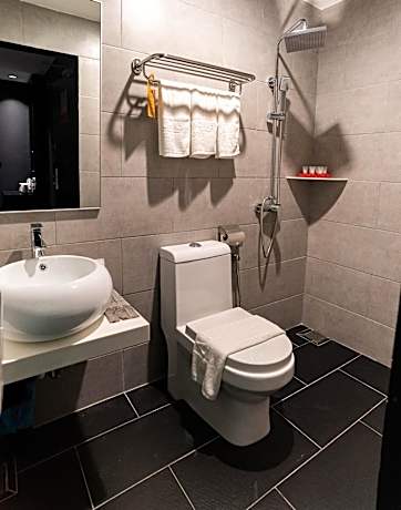 Family Suite with window